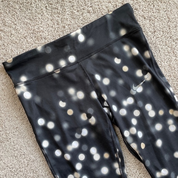 Nike Dri-Fit Performance Leggings Size Large, Glowing Lights Black White Tights - Picture 3 of 13